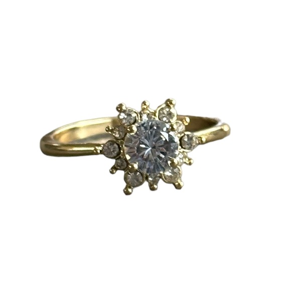 Gold and Zircon Diamond Flower Design Ring - Picture 9 of 9